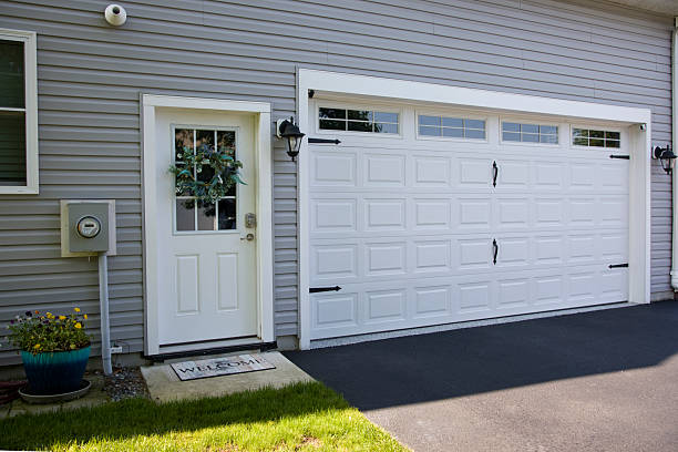24/7 Emergency Garage Door Panel Replacement experts in Faxon, PA